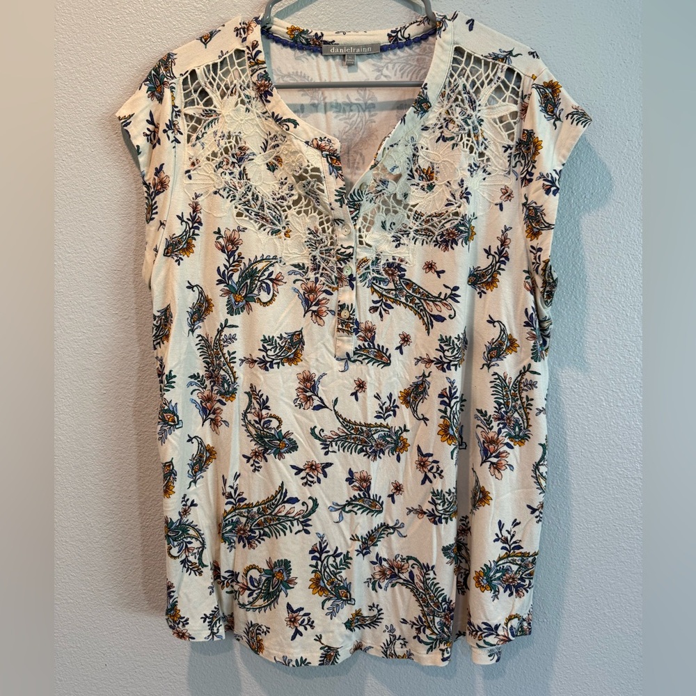 Daniel Rainn Tee Shirt Floral Partial Button Crochet Lace Womens XL
